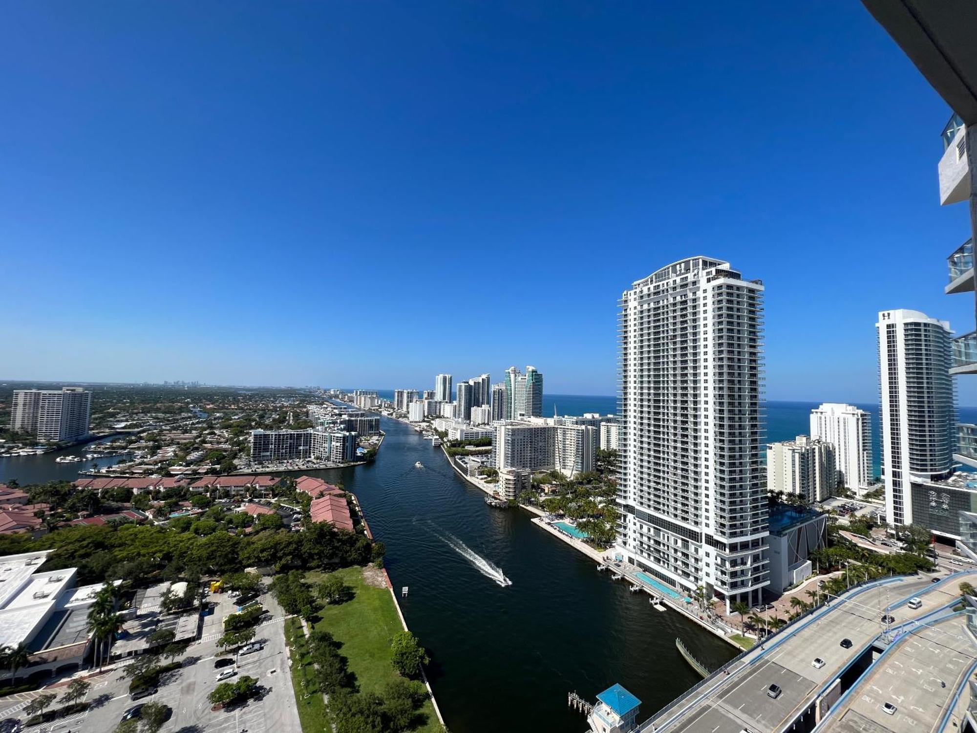 Mvr Apartments At Beachwalk Resort Hallandale Beach Exterior photo